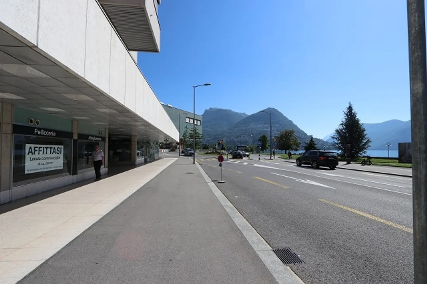 Shop/Office of 237m2 by the lake in "Central Park" Lugano - Photo 5 of 9