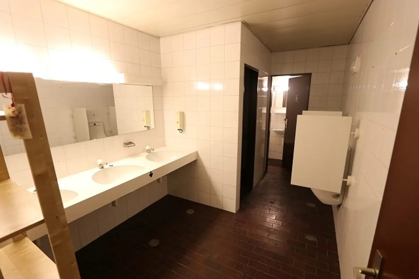 Shop/Office of 237m2 by the lake in "Central Park" Lugano - Photo 7 of 9