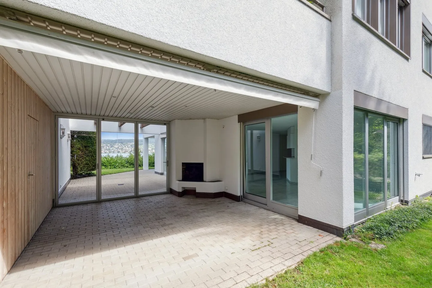 Appartamento di lusso con giardino vicino al lago con incantevoli terrazze e spazi circostanti - Foto 9 di 10
