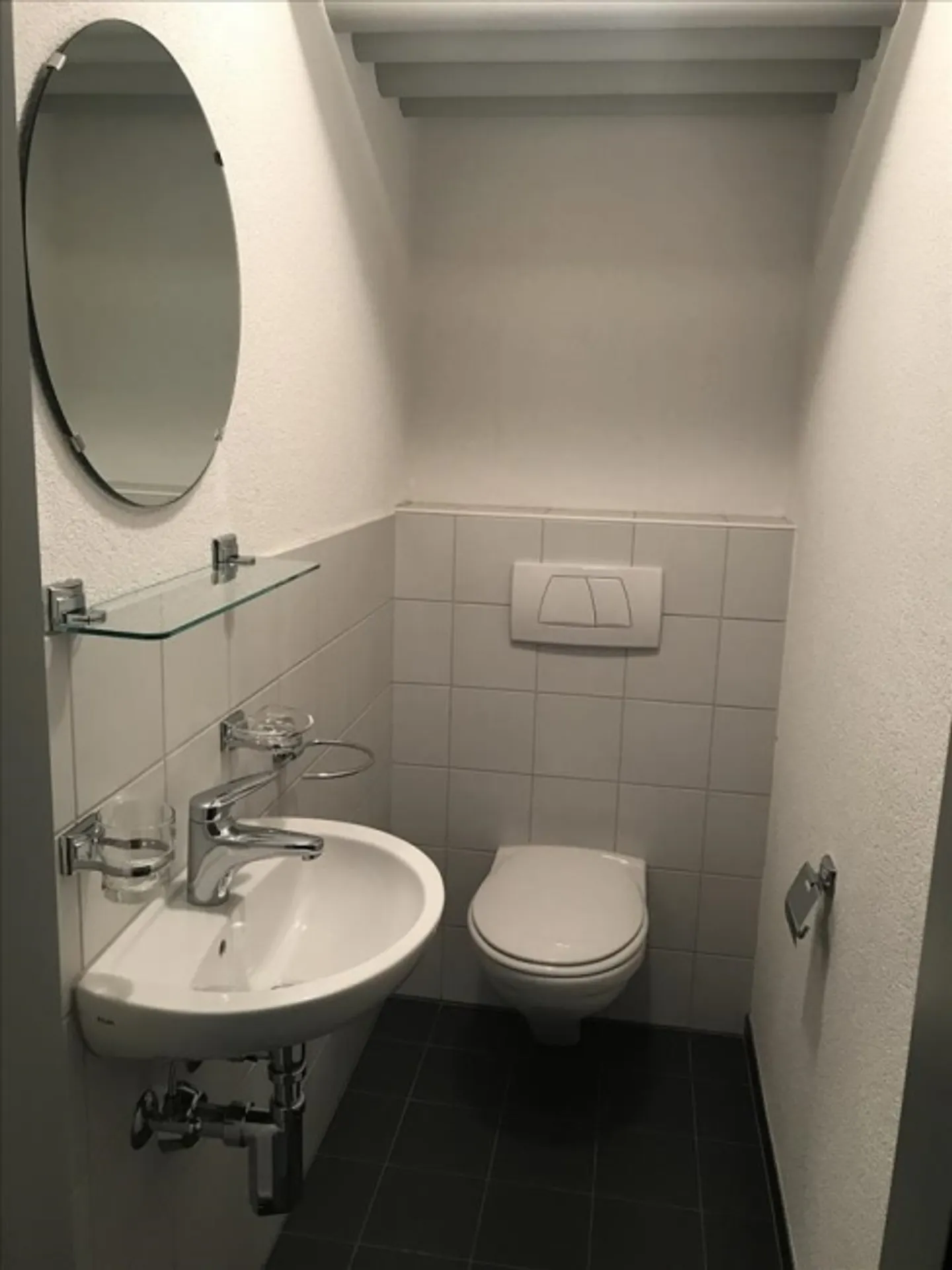 Spacious Apartment in Central Location - Photo 6 of 9