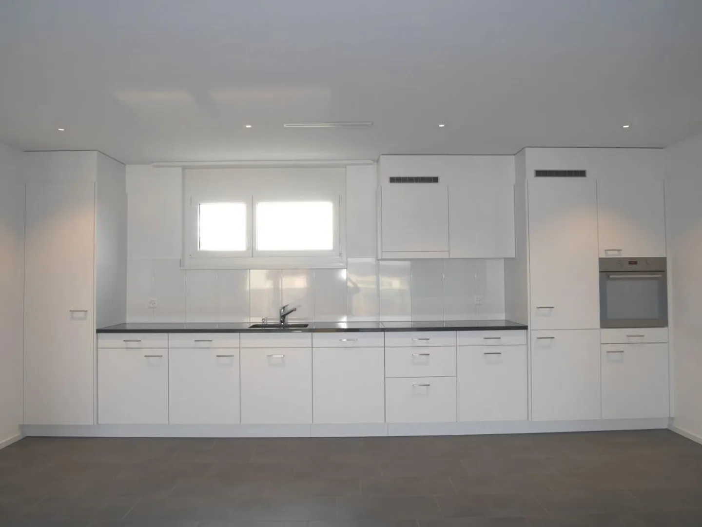 TOP Moderne 2.5-ZWG Attikawohnung - Foto 2 von 8