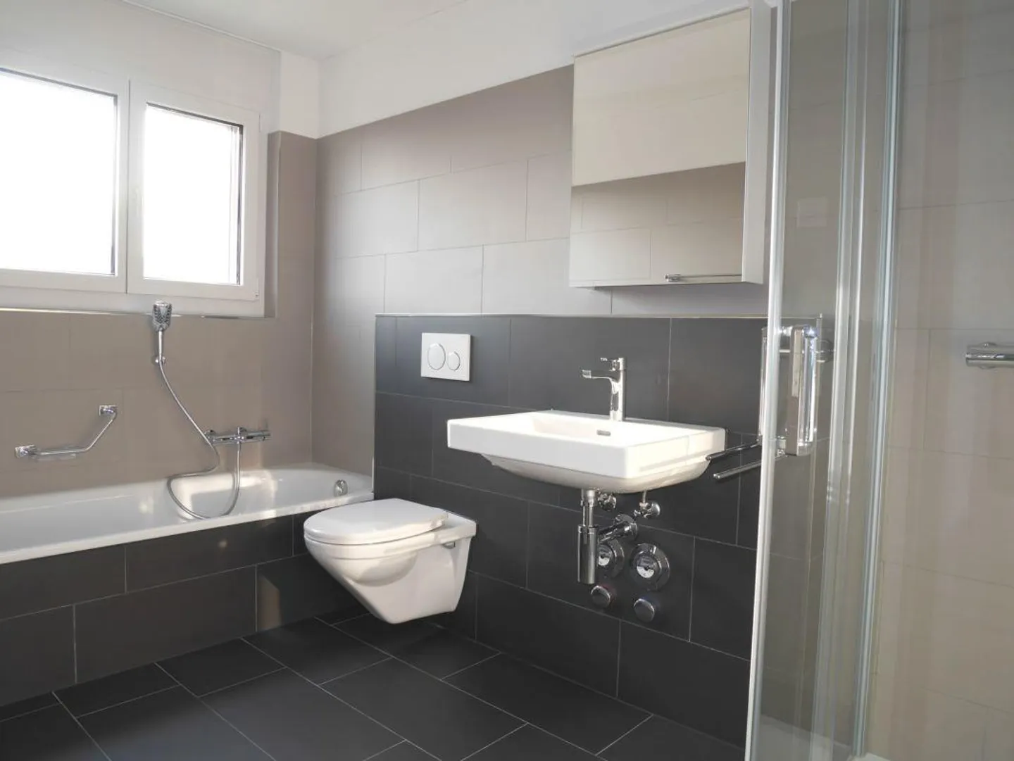 TOP Moderne 2.5-ZWG Attikawohnung - Foto 4 von 8