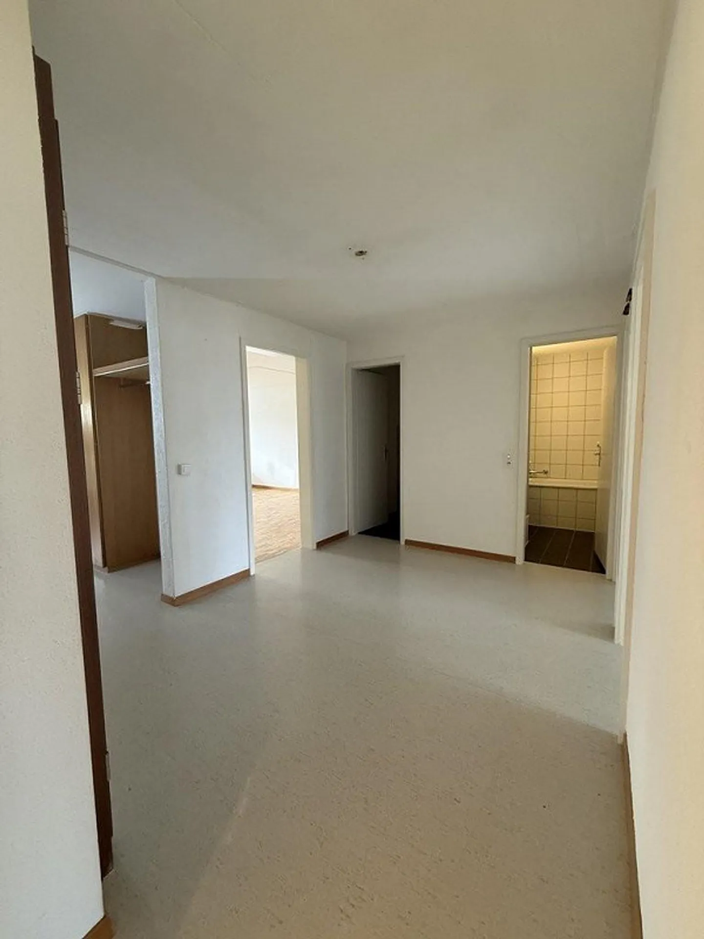 Bright apartment in a quiet location in Arbon - Photo 4 of 11