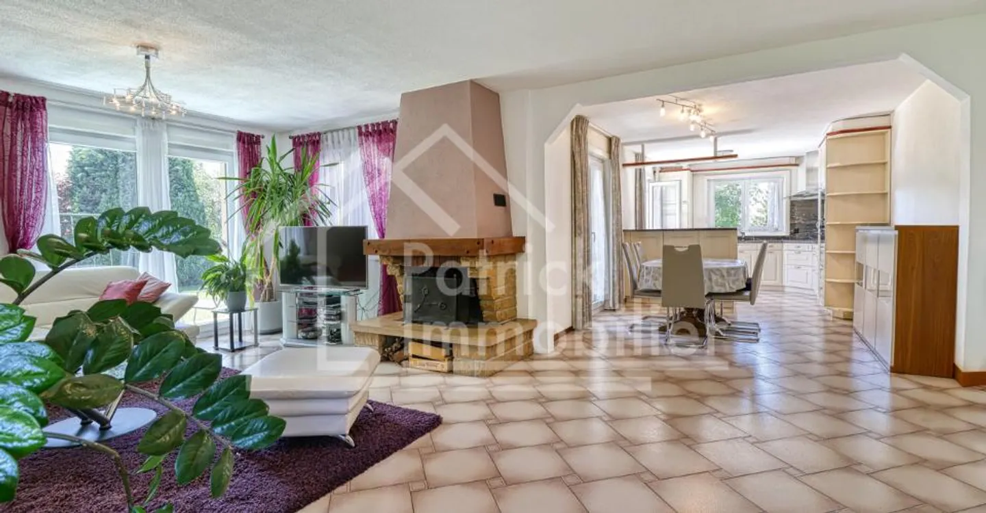 Spacious Detached Villa in Quiet Area - Photo 4 of 11