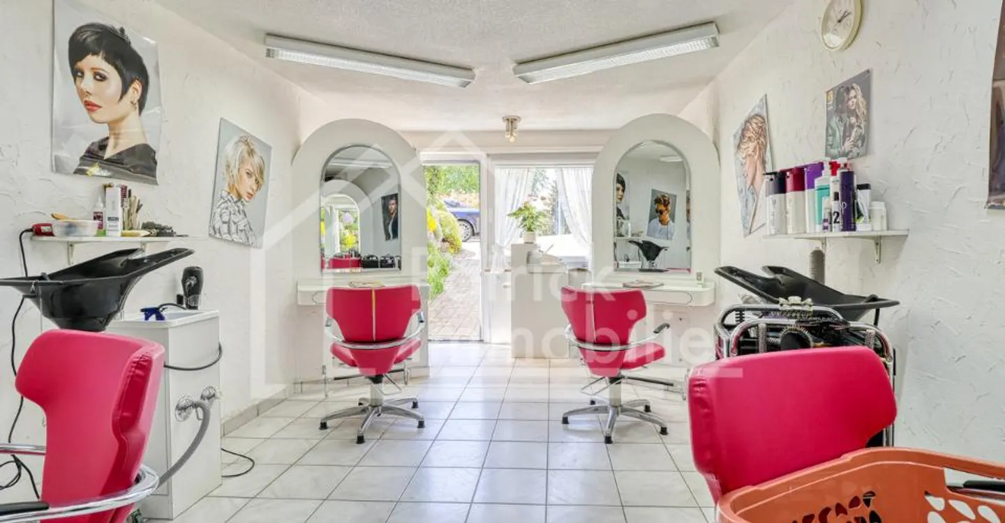 Spacious Detached Villa in Quiet Area - Photo 11 of 11