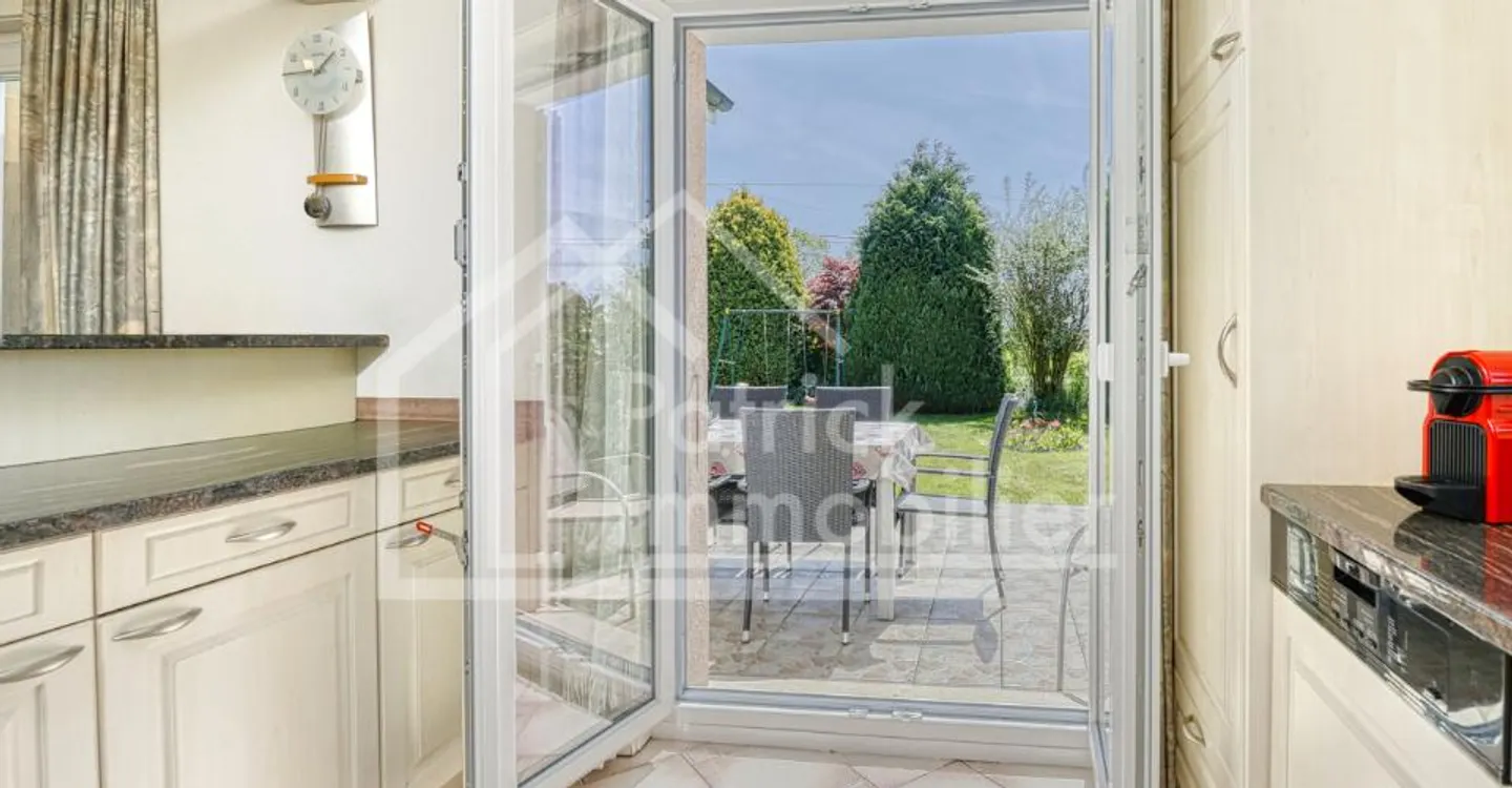 Spacious Detached Villa in Quiet Area - Photo 6 of 11