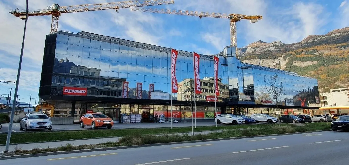 Ampio posto auto (n. 80) per auto e moto nel Rheinfels I - Foto 1 di 2
