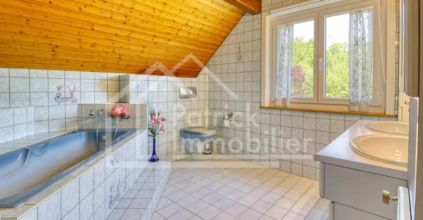 Spacious Detached Villa in Quiet Area - Photo 8 of 11