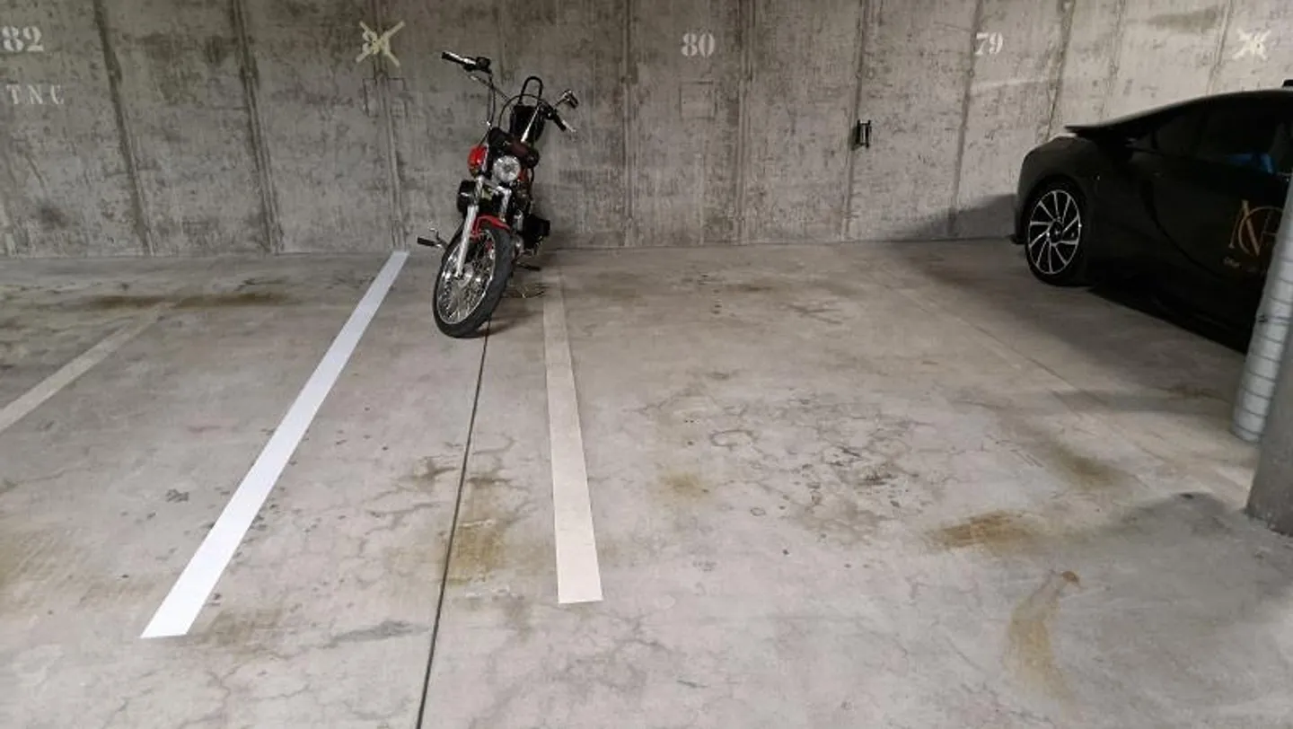 Ampio posto auto (n. 80) per auto e moto nel Rheinfels I - Foto 2 di 2