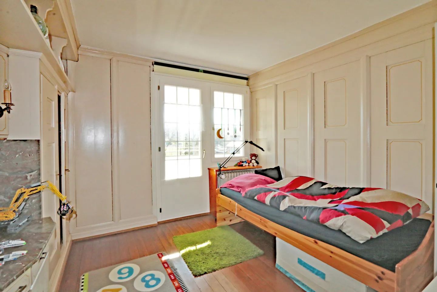 Idylle familiale sur 1'400 m² - Villa avec charme, jardin et histoire - Photo 10 sur 13