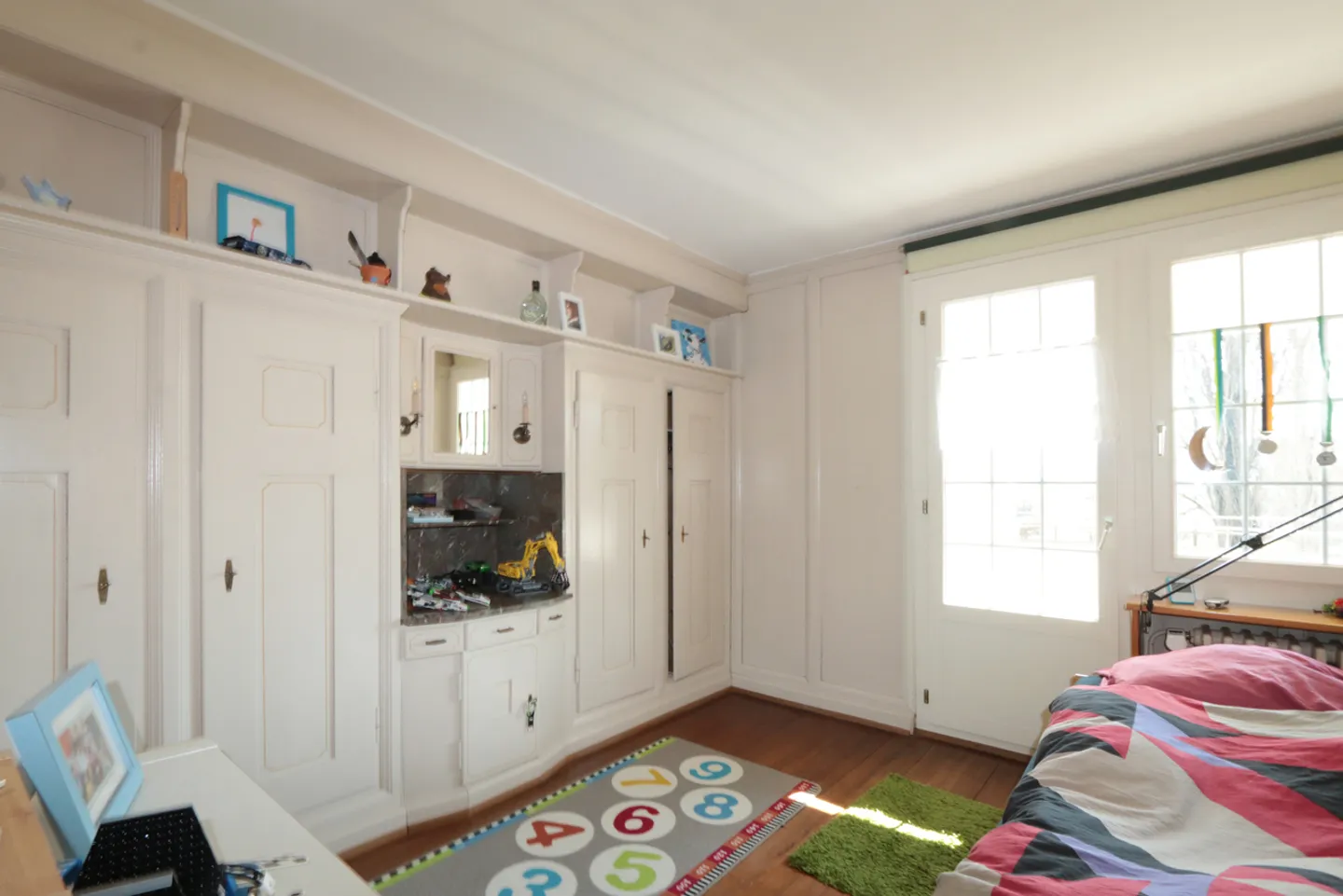 Idylle familiale sur 1'400 m² - Villa avec charme, jardin et histoire - Photo 11 sur 13