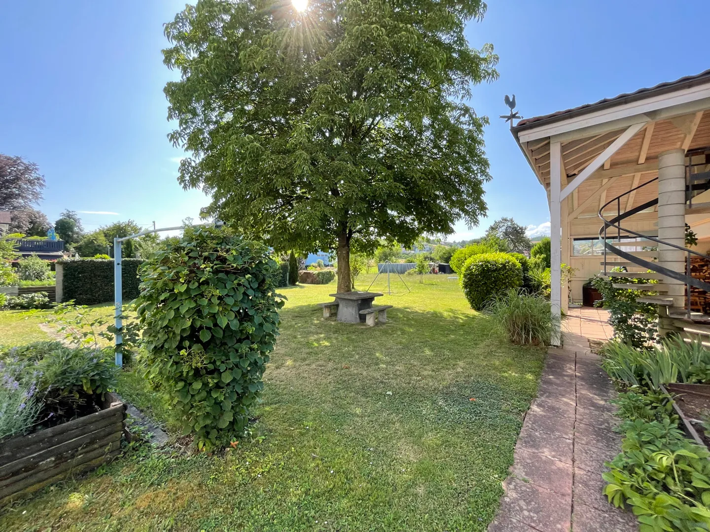 Idylle familiale sur 1'400 m² - Villa avec charme, jardin et histoire - Photo 12 sur 13