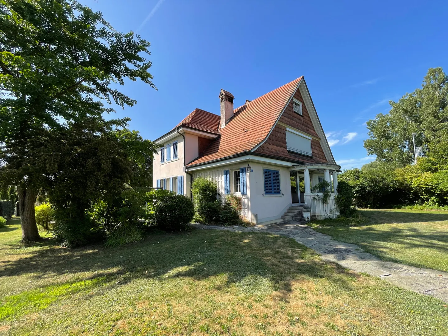 Idylle familiale sur 1'400 m² - Villa avec charme, jardin et histoire - Photo 13 sur 13