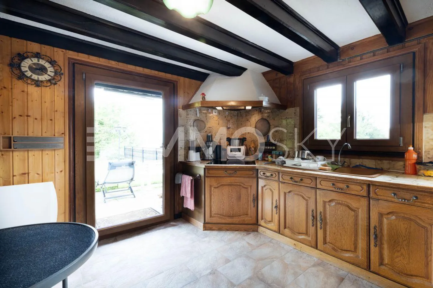Chalet Incantevole con Potenziale di Investimento - Foto 3 di 5