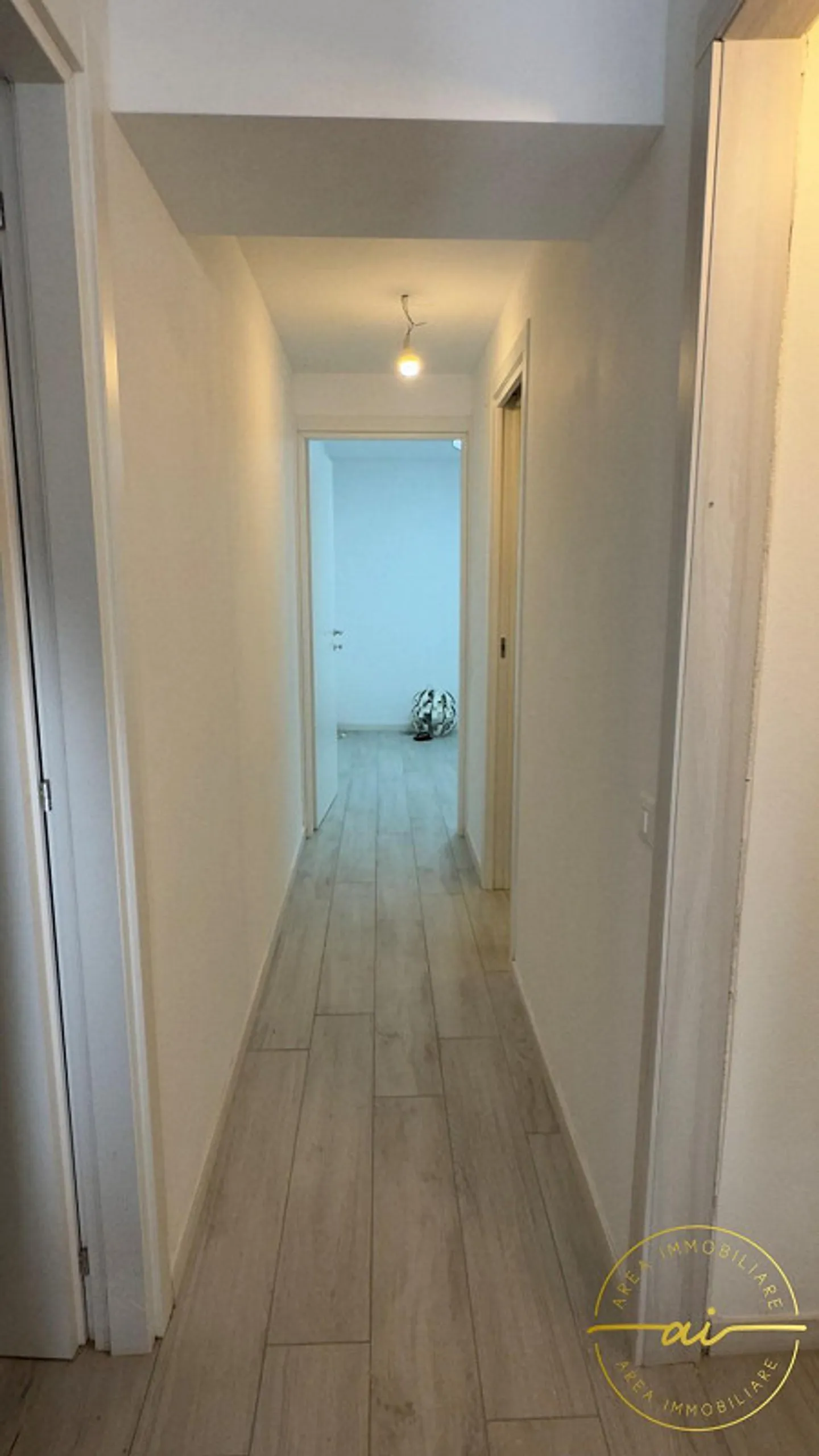 Appartamento moderno all'ultimo piano con 3,5 stanze a Bironico - Foto 9 di 11