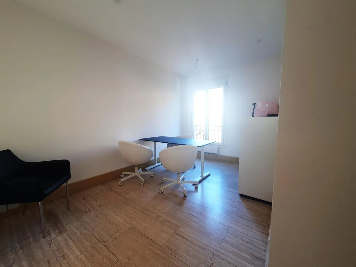 Office near the train station - Photo 5 of 8