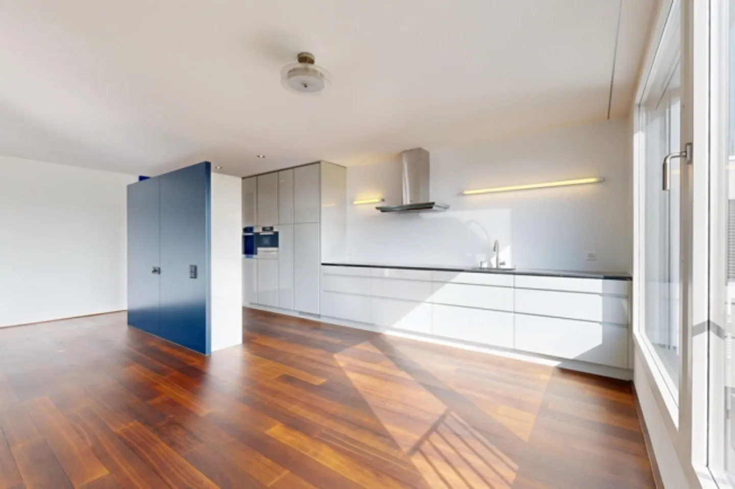 Apartment for rent - Photo 4 of 9