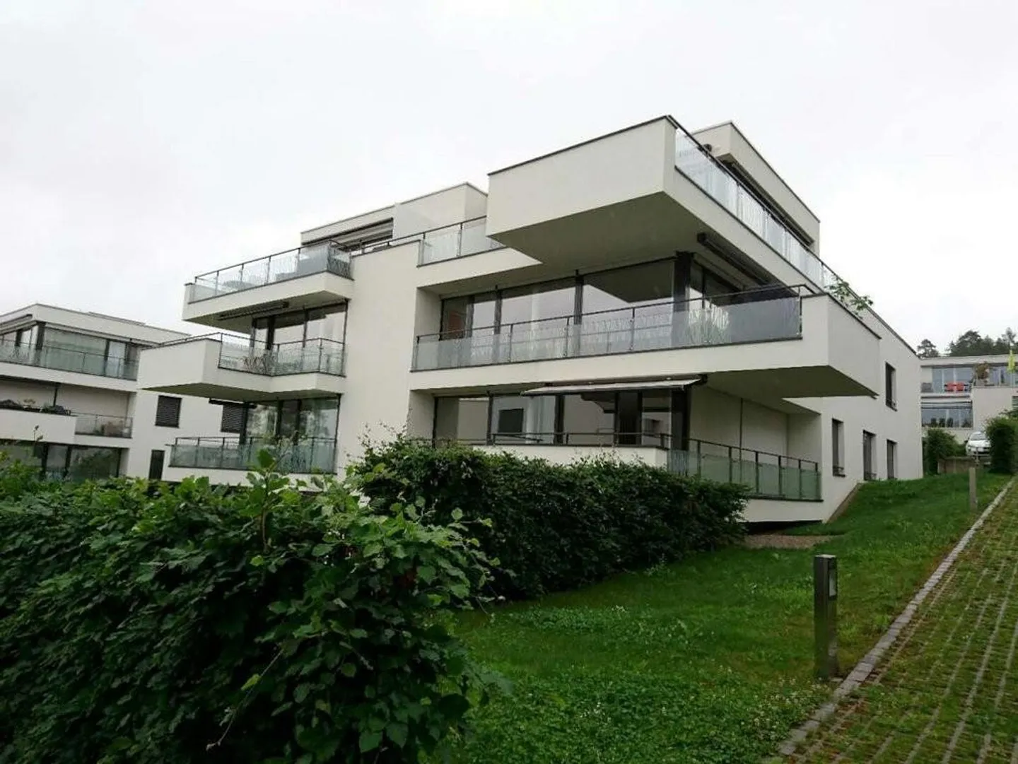 Moderne Wohnung mit Gratis Einstellplatz - befristet bis 31.03.2026 - Foto 1 von 8
