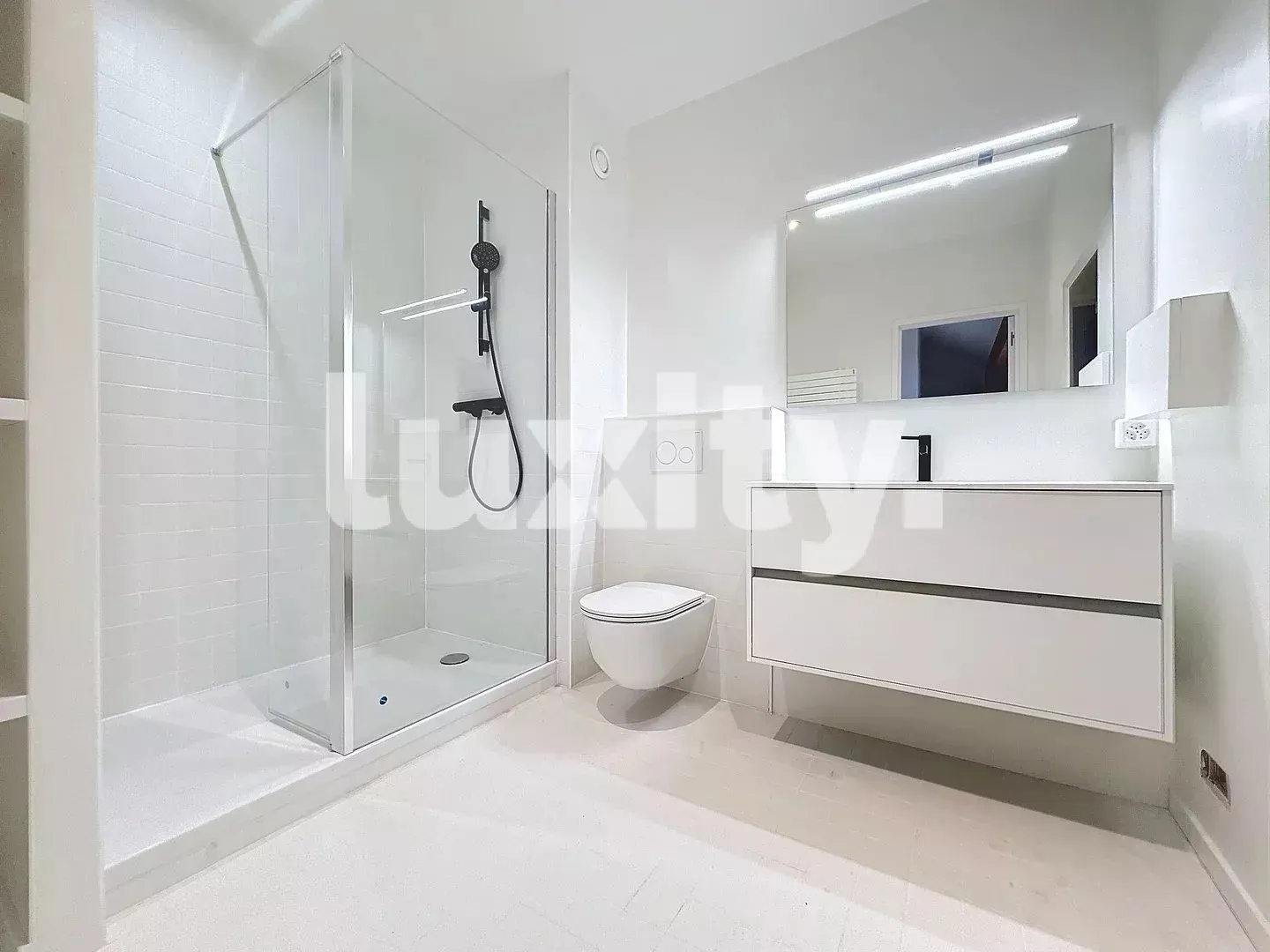 Bel appartement près des Nations - Photo 4 sur 5