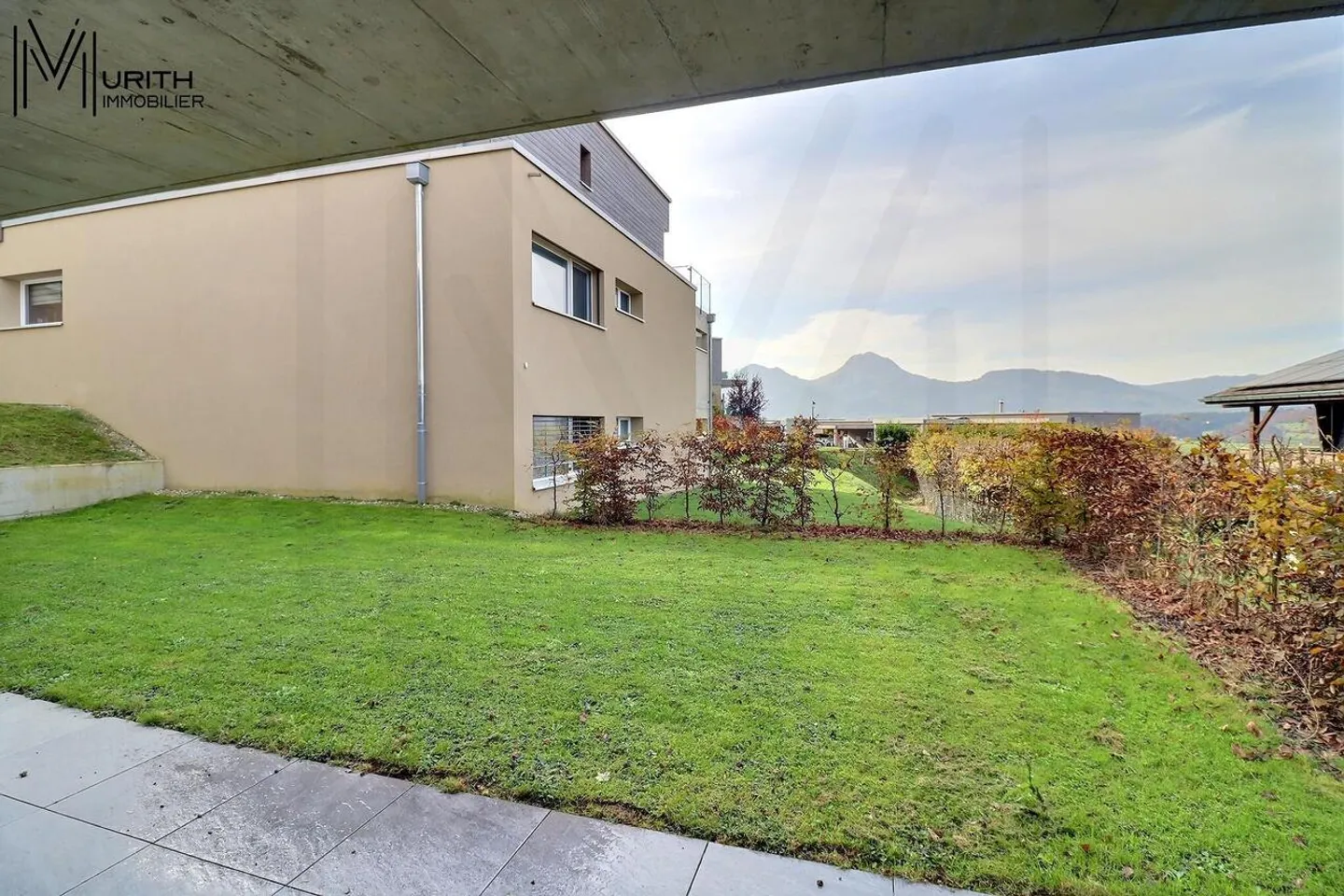 Magnificent 4.5-room apartment on the ground floor with garden and terrace - Photo 3 of 10