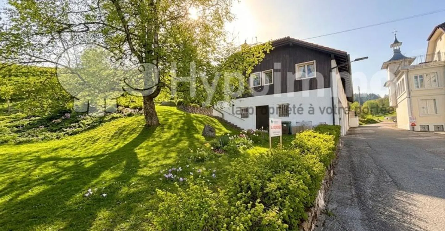 Charming Family Home with Garden - Photo 1 of 12