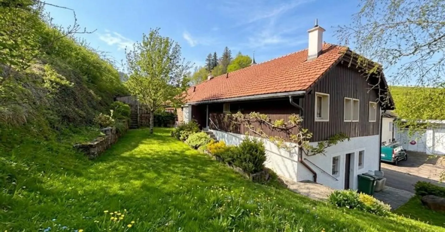 Charming Family Home with Garden - Photo 2 of 12