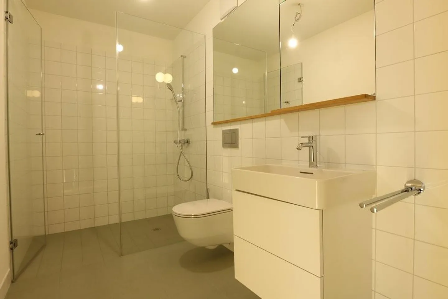 Bright apartment with garden seating area and washing tower after first occupancy - Photo 2 of 8