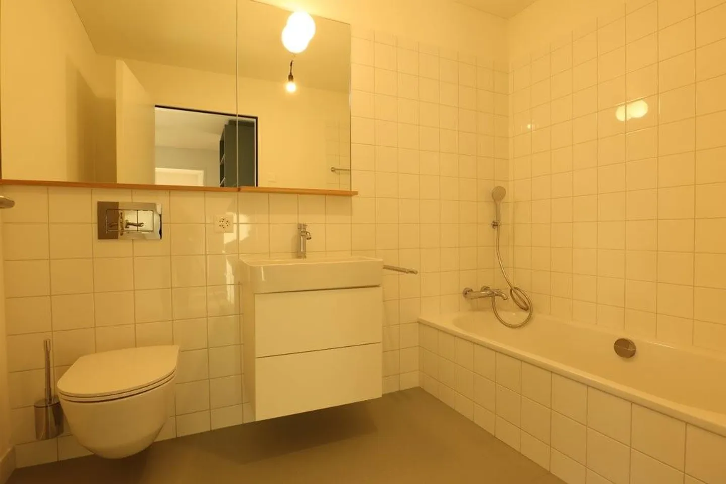 Bright apartment with garden seating area and washing tower after first occupancy - Photo 3 of 8