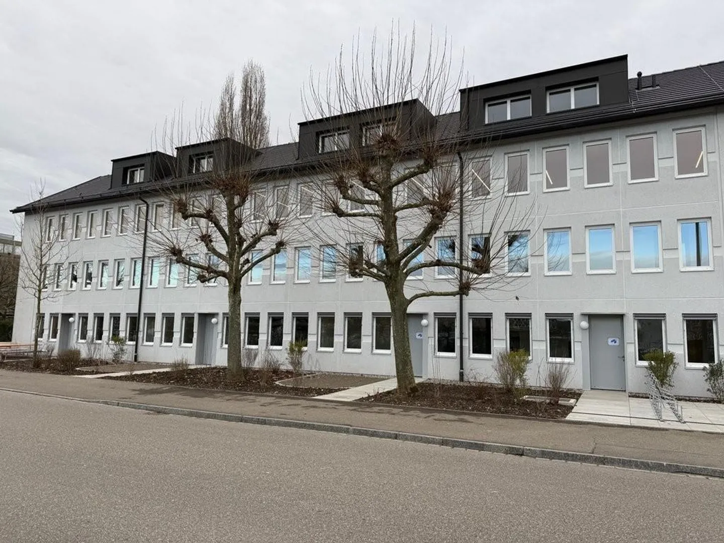 Bright apartment with garden seating area and washing tower after first occupancy - Photo 8 of 8
