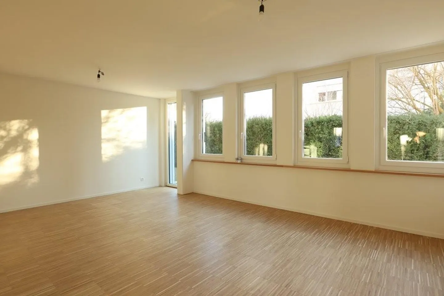 Bright apartment with garden seating area and washing tower after first occupancy - Photo 4 of 8