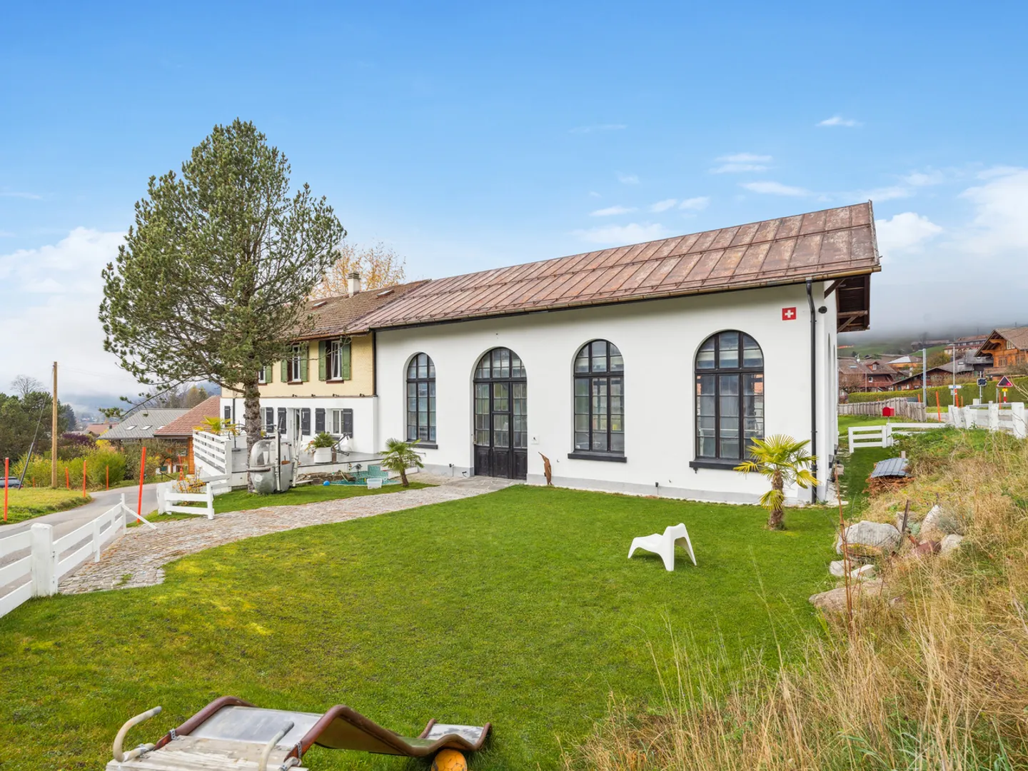 Unusual house nestled in the heart of Château-d'Oex - Photo 1 of 10