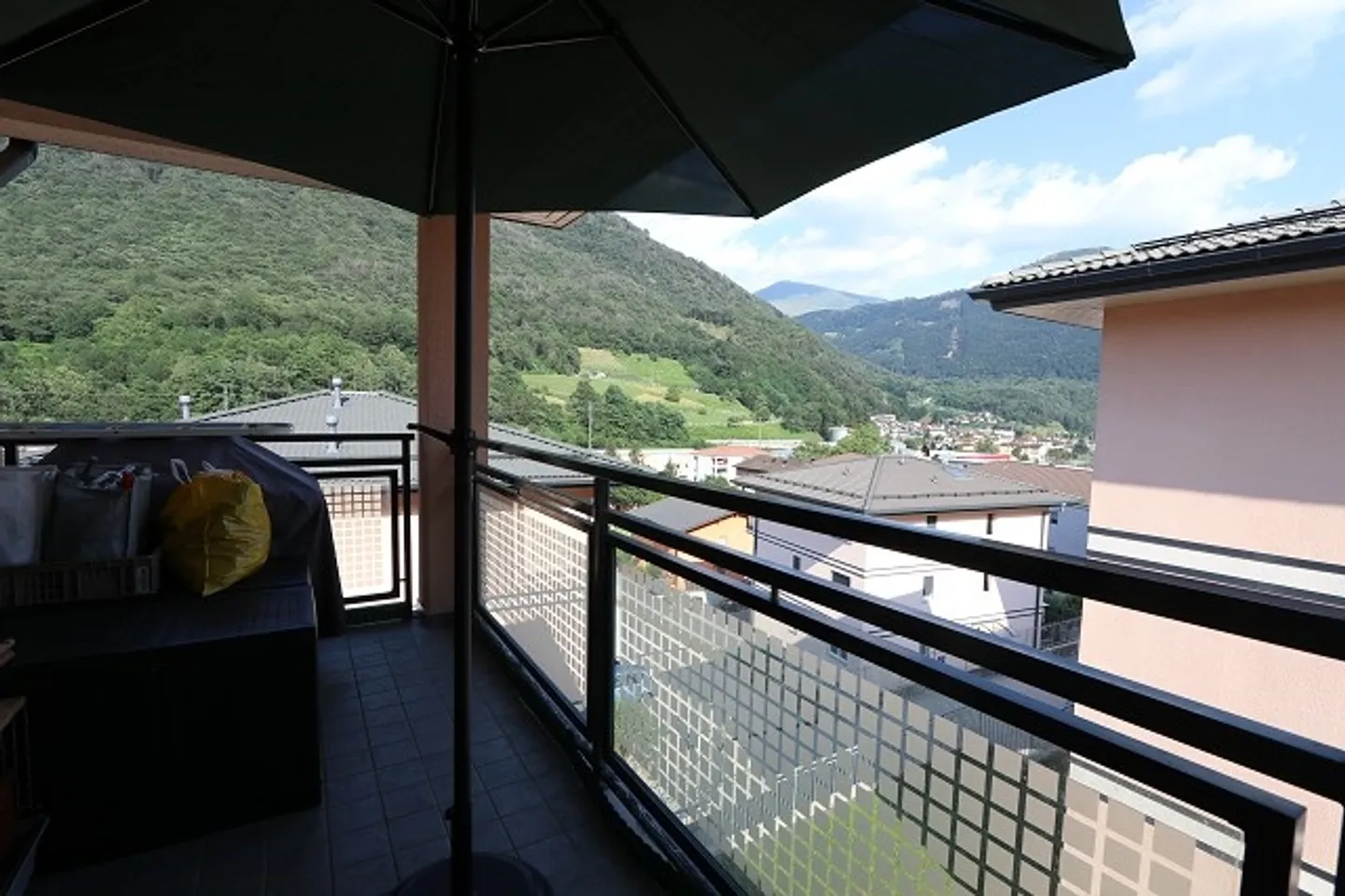 Appartement moderne avec belle vue - Photo 2 sur 13