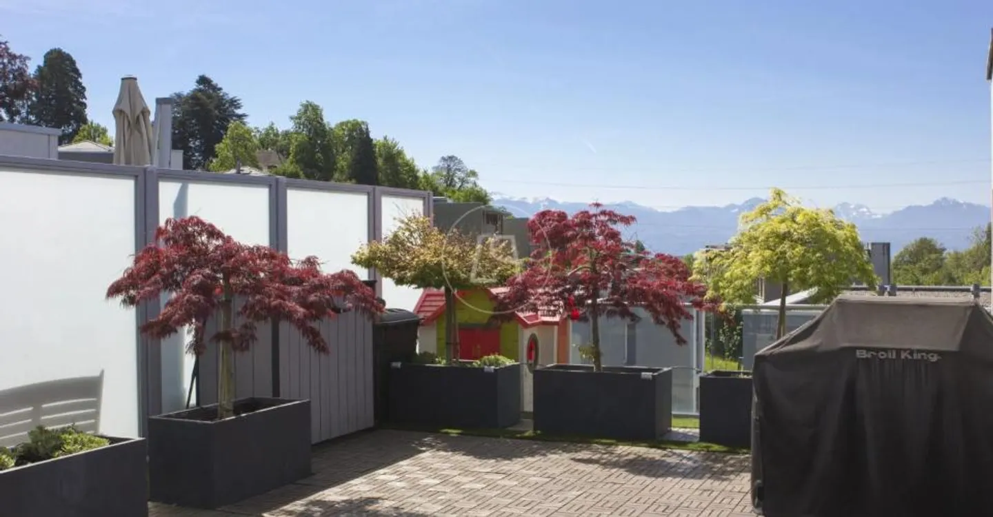 Renovated apartment near ISL in Mont-sur-Lausanne - Photo 1 of 10