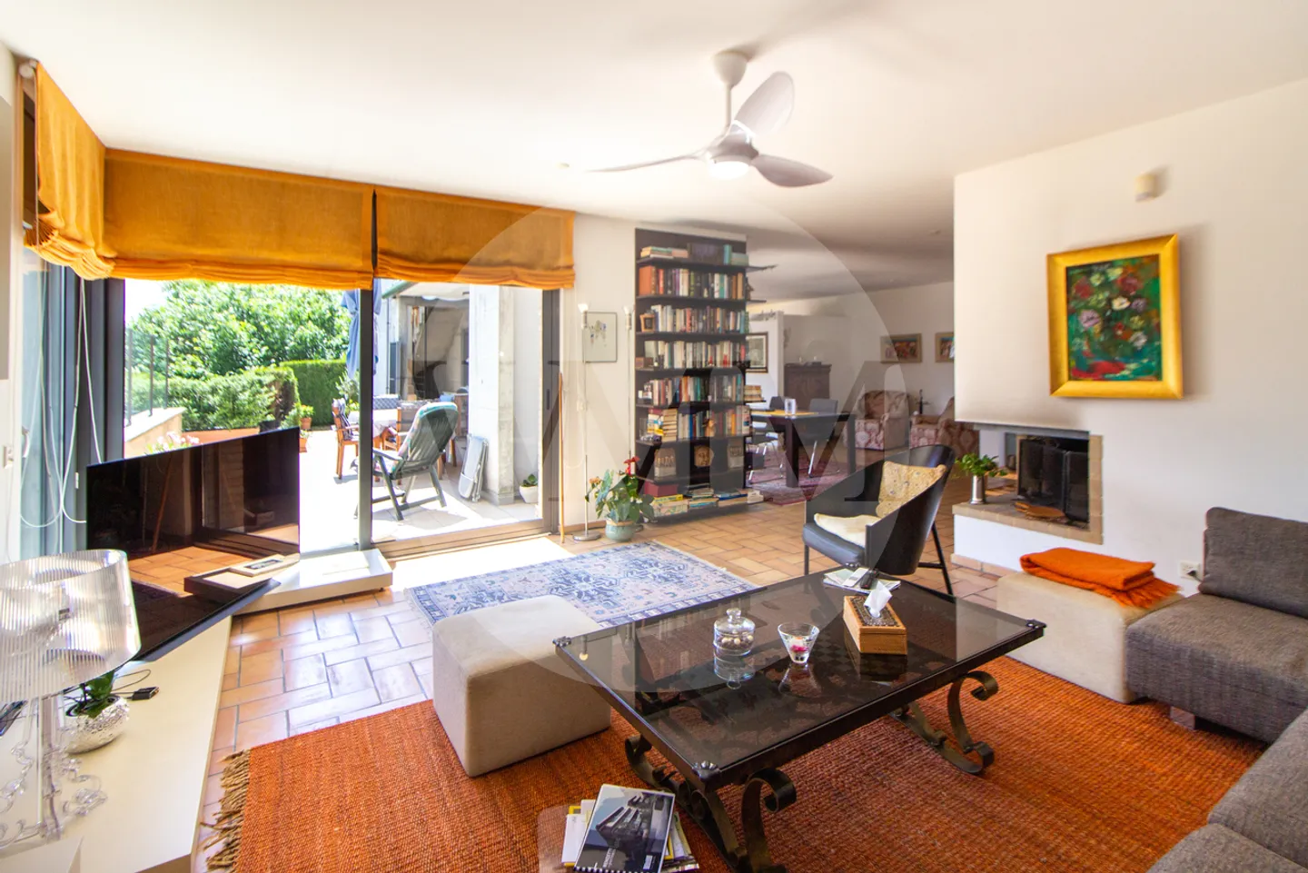 Large and Bright Single-Family House with Lake View - Photo 4 of 13