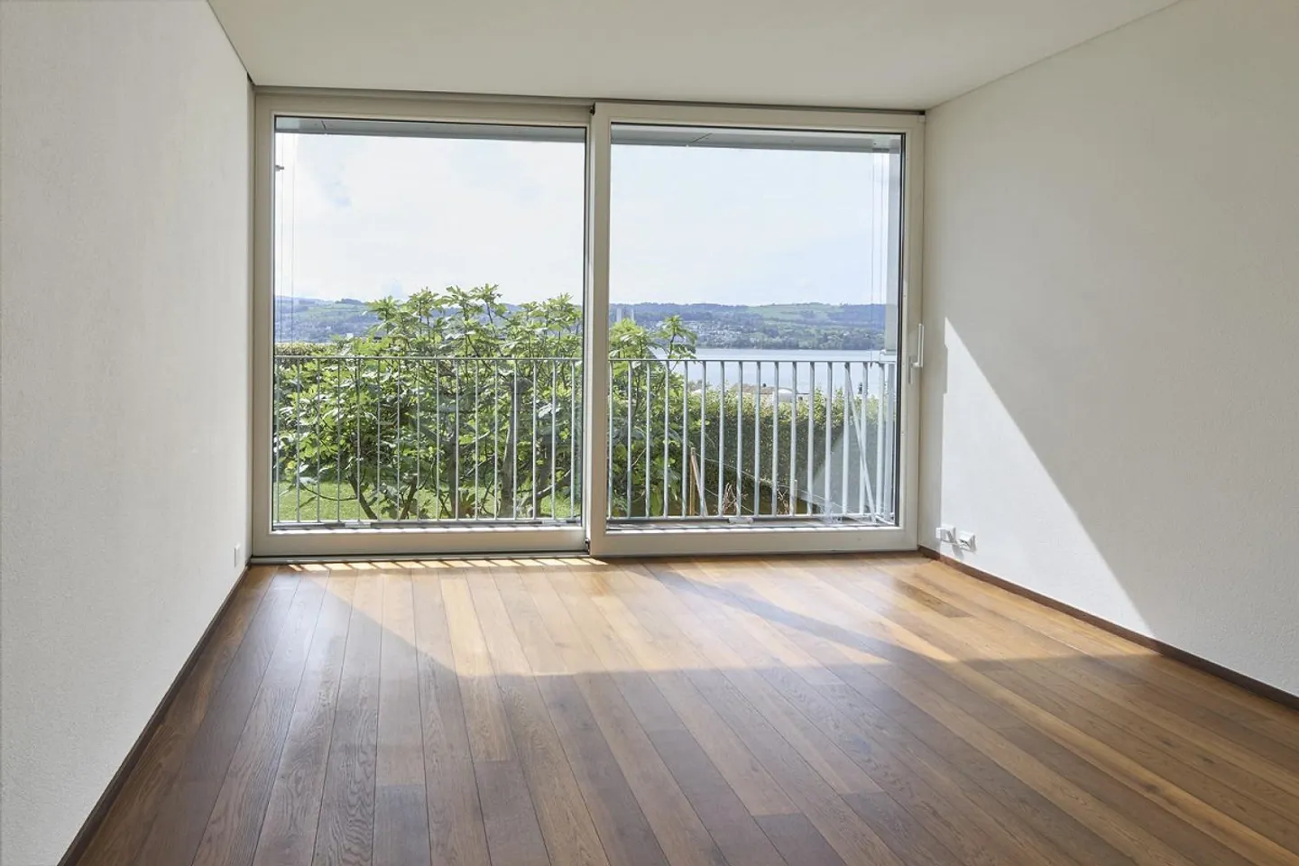 Modern semi-detached house with lake view, roof terrace and private garden - Photo 8 of 13