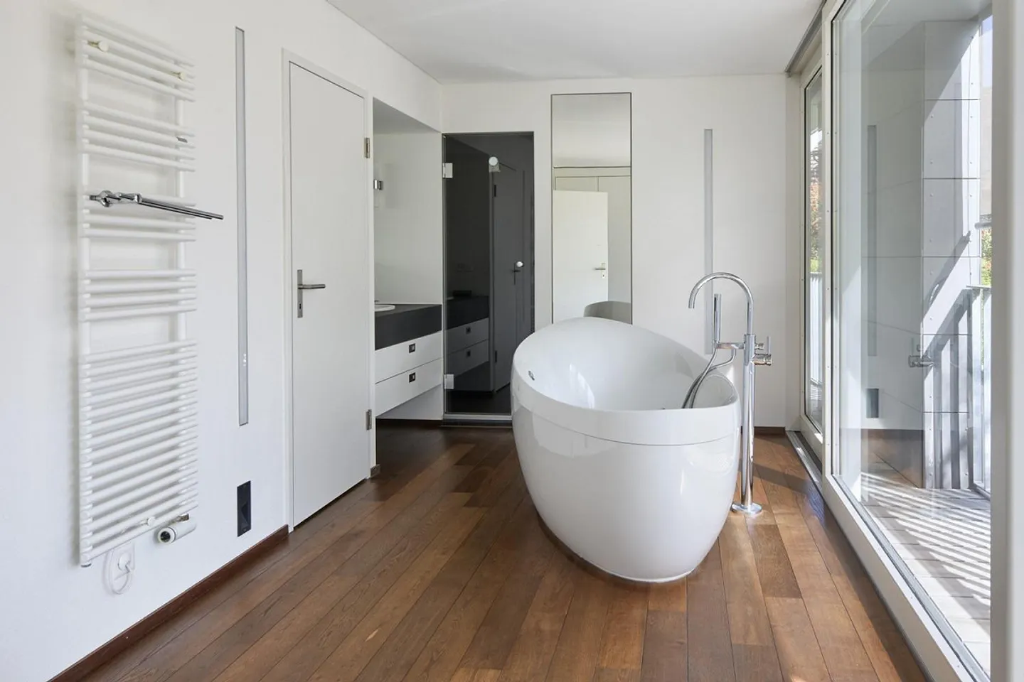 Modern semi-detached house with lake view, roof terrace and private garden - Photo 11 of 13