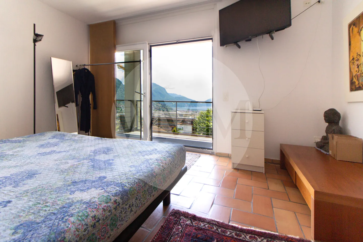 Large and Bright Single-Family House with Lake View - Photo 12 of 13