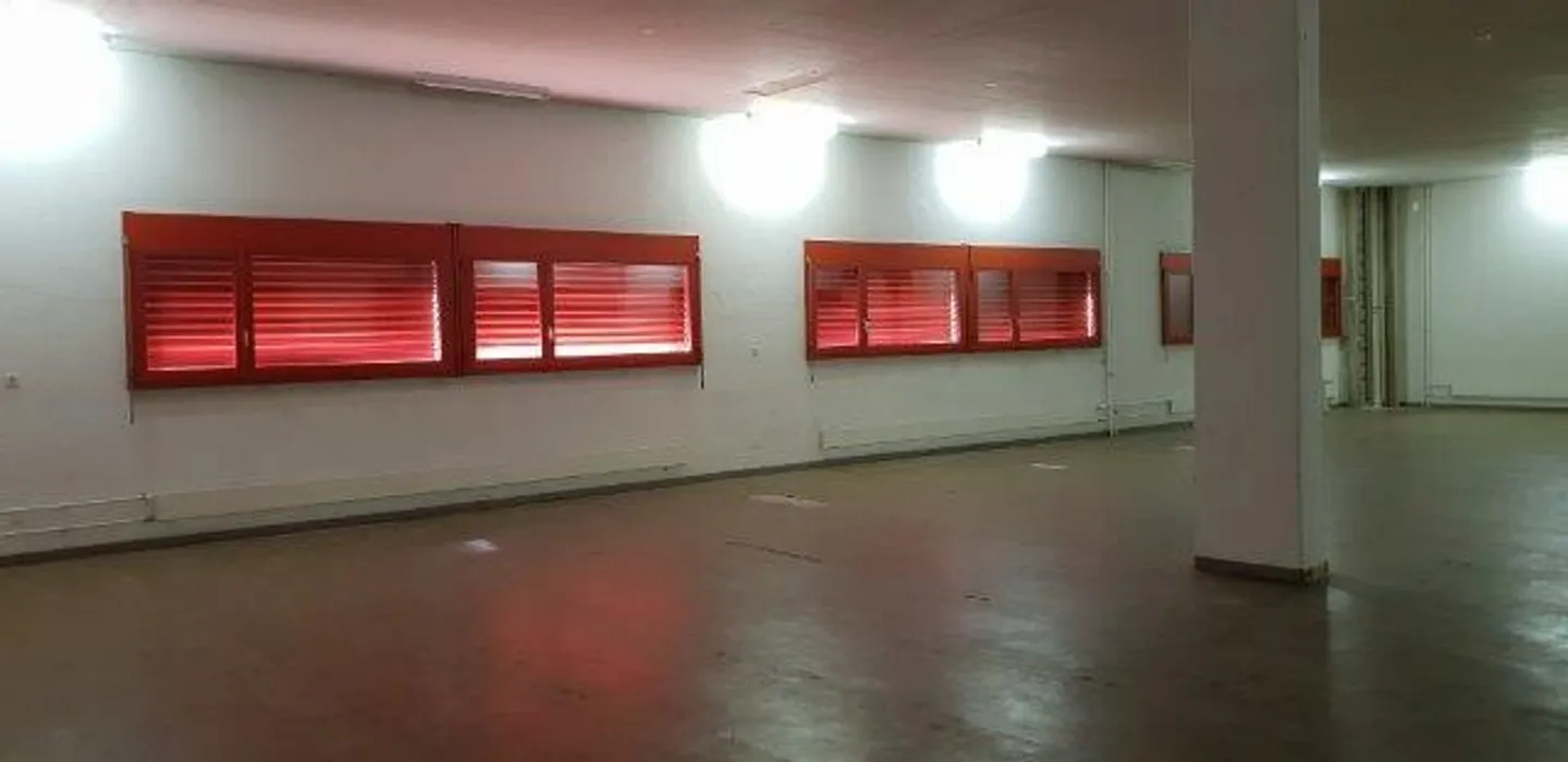 Edificio ad uso misto in affitto - Foto 2 di 3