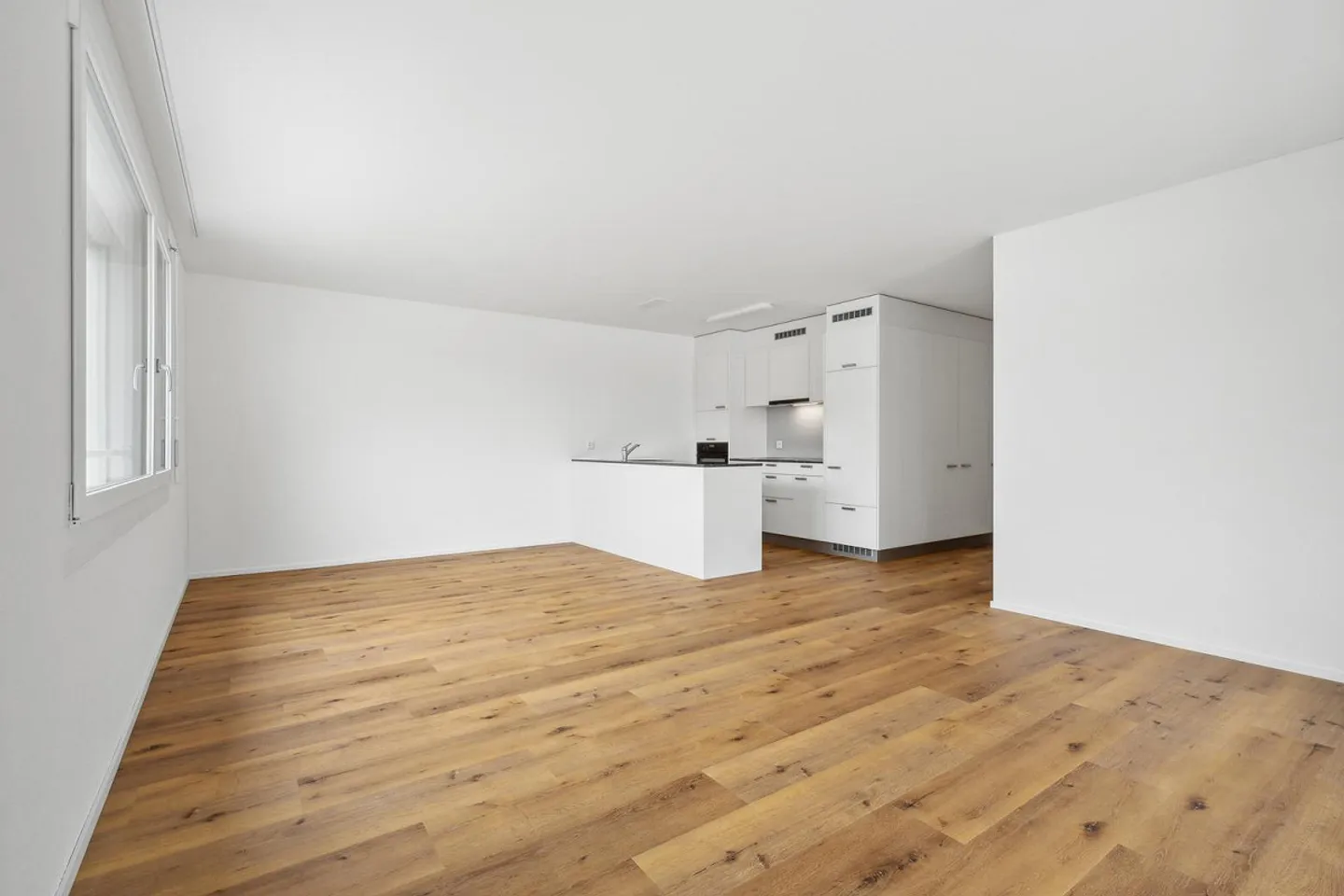 Central, modern 3.5 room apartment - Photo 2 of 26