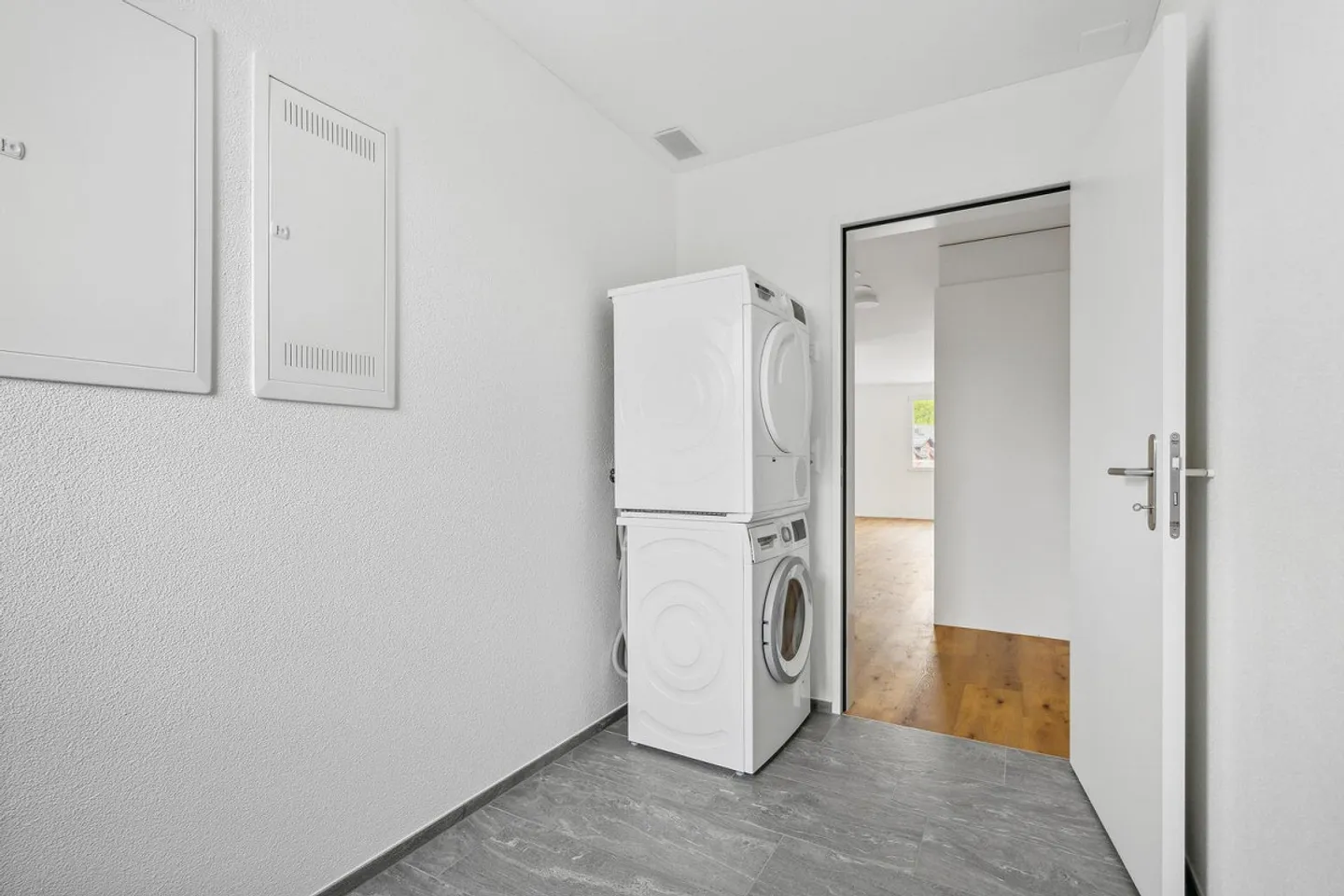 Central, modern 3.5 room apartment - Photo 7 of 26