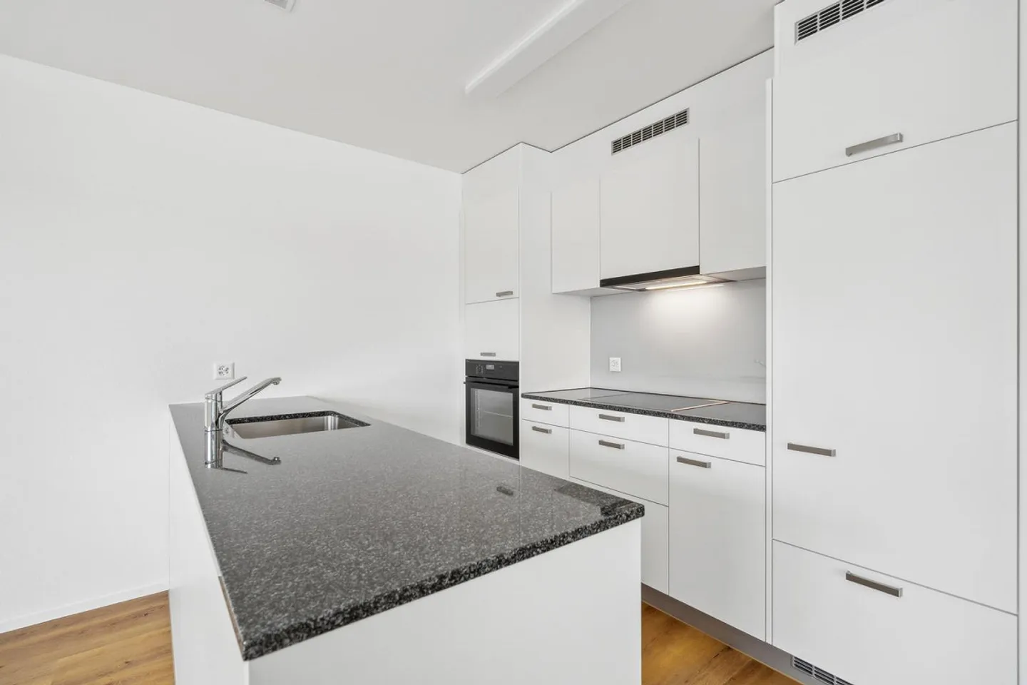 Central, modern 3.5 room apartment - Photo 13 of 26