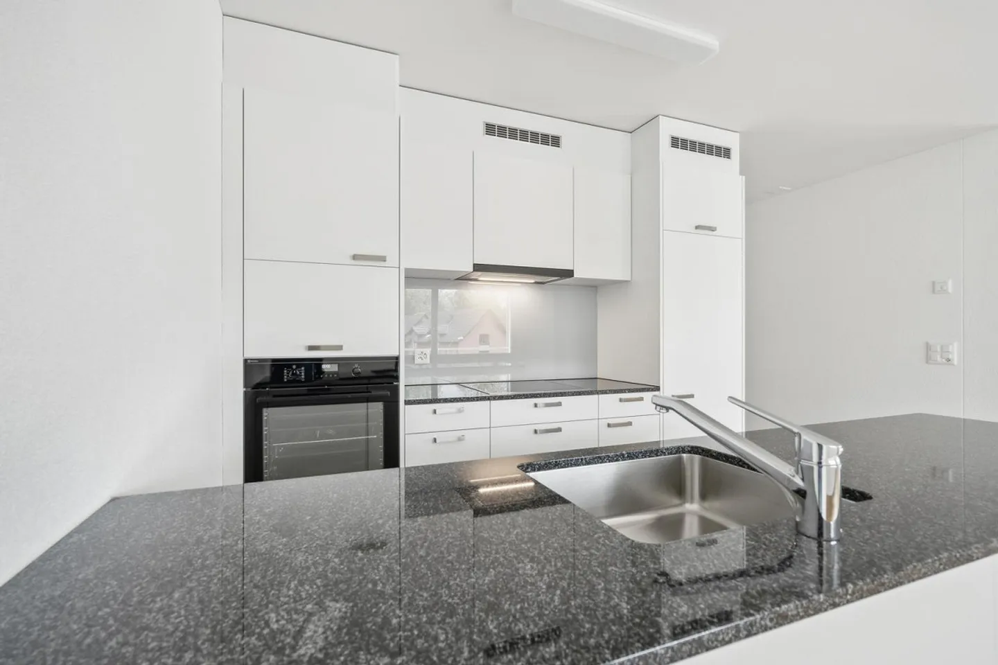 Central, modern 3.5 room apartment - Photo 17 of 26