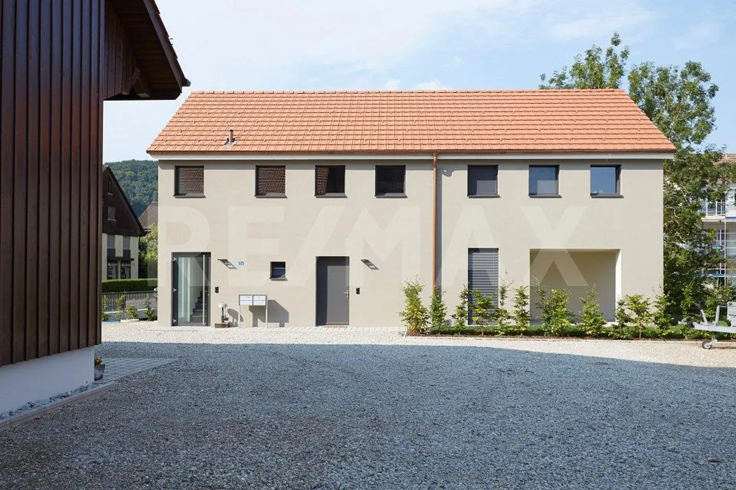 Casa con 6 stanze - Foto 2 di 13