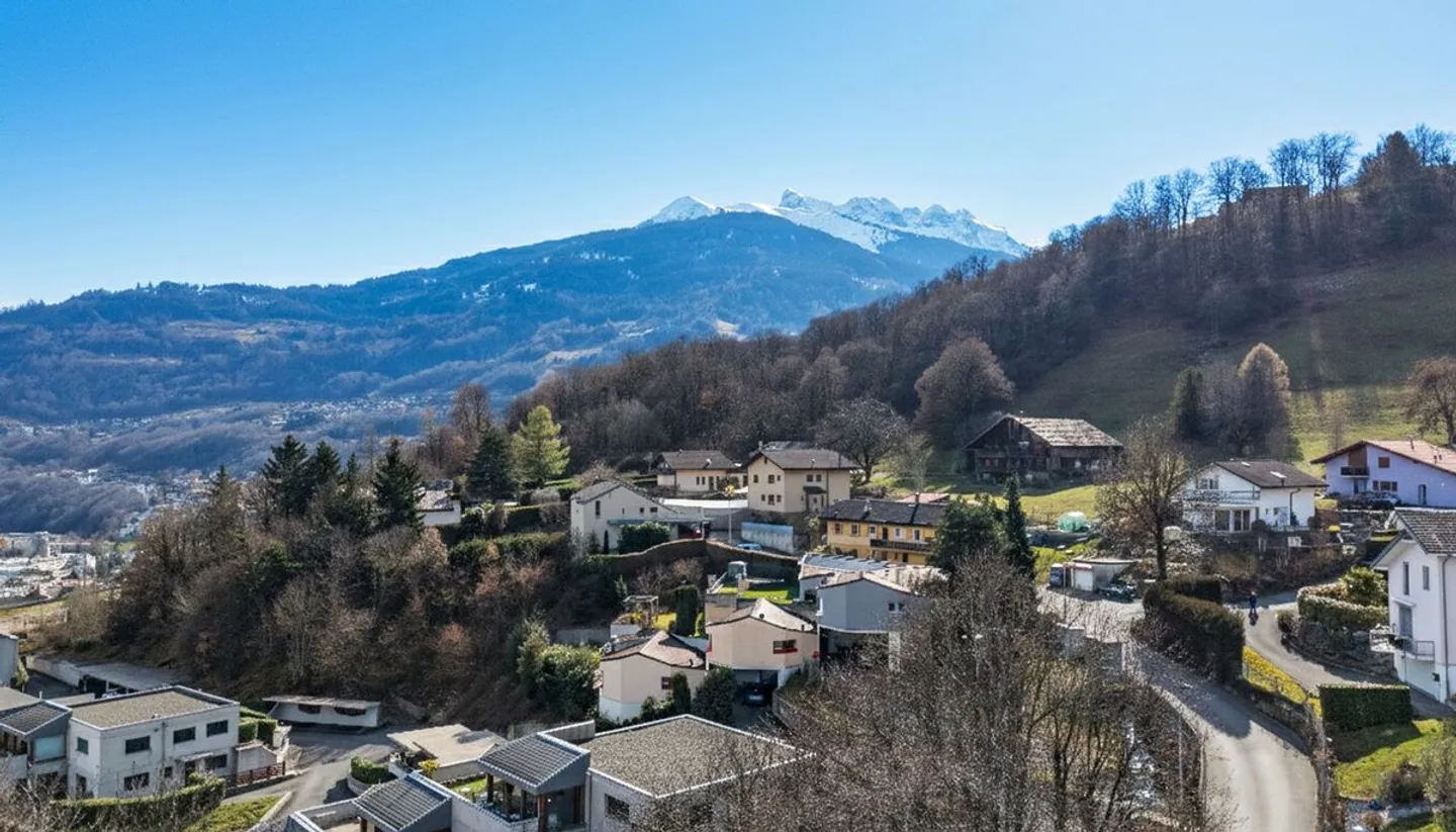 Charmante maison individuelle avec 6,5 pièces et une vue magnifique sur la plaine et les Dents-du-Midi. - Photo 1 sur 13