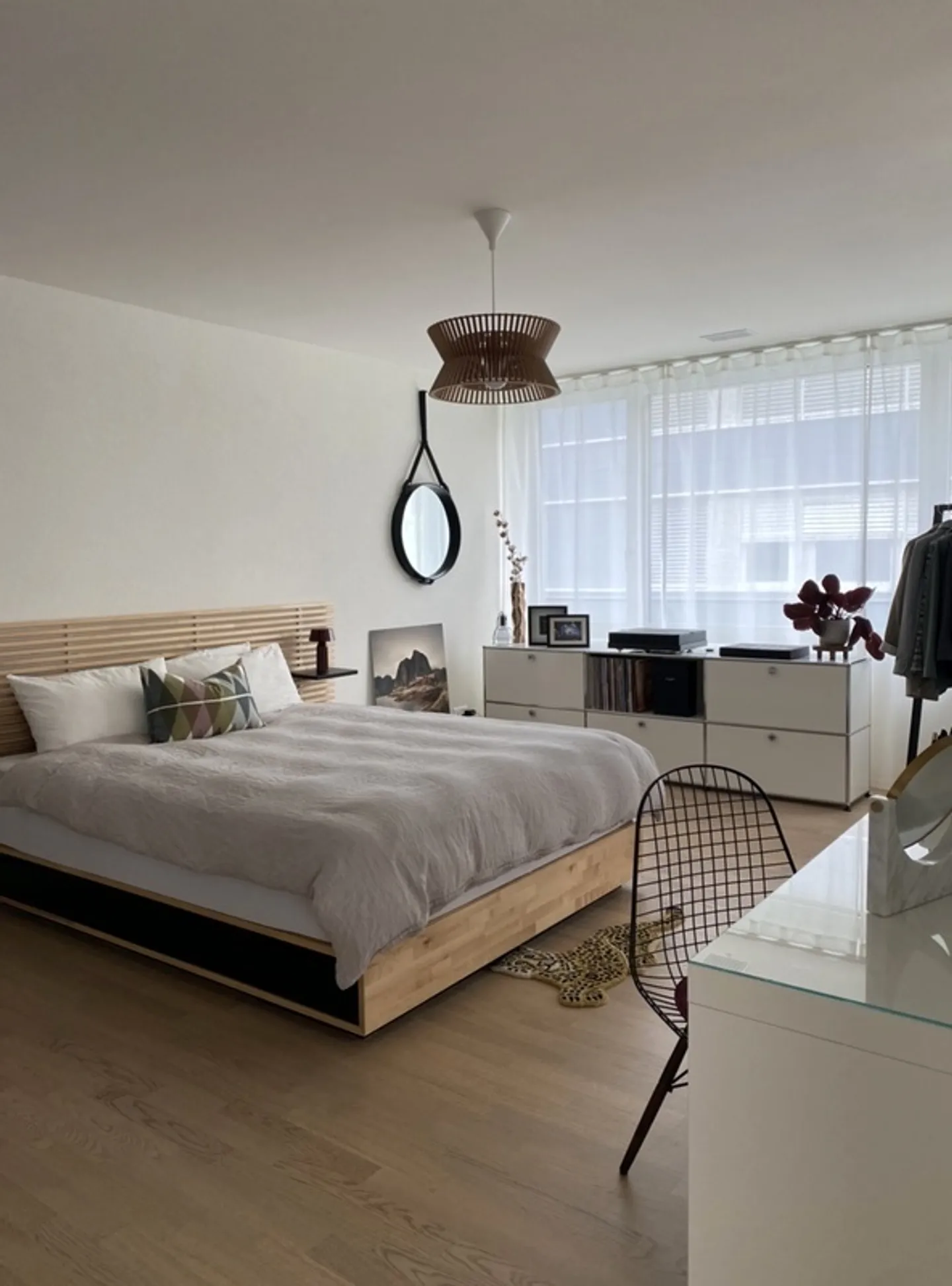 Modern Apartment with Balcony - Photo 3 of 7
