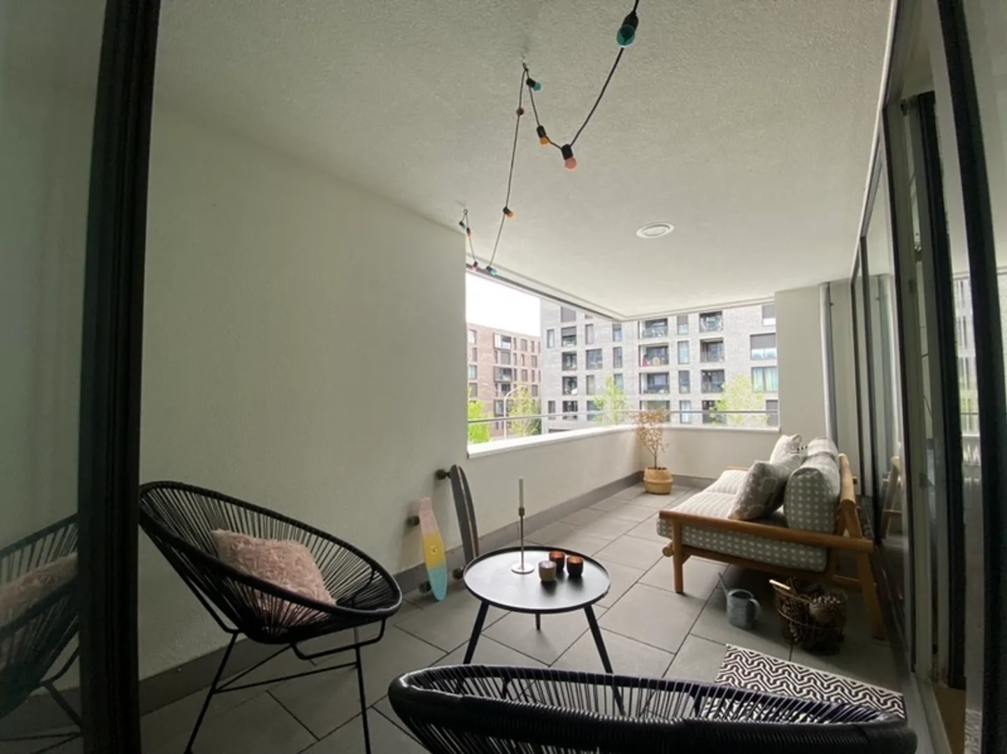 Modern Apartment with Balcony - Photo 5 of 7