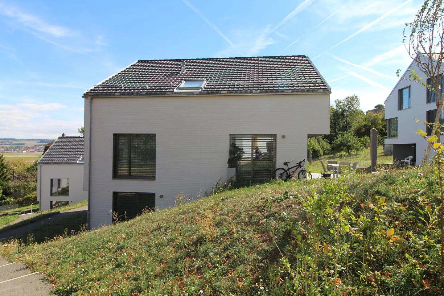 Bella villa bifamiliare di 140 m², distribuita in due appartamenti - Foto 3 di 16