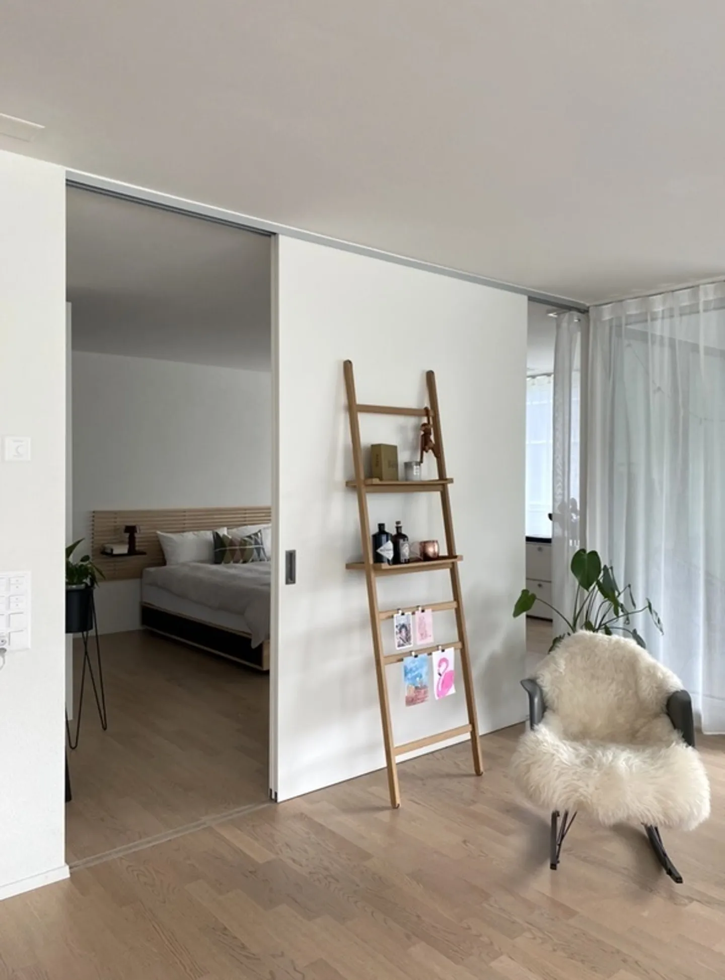 Modern Apartment with Balcony - Photo 4 of 7