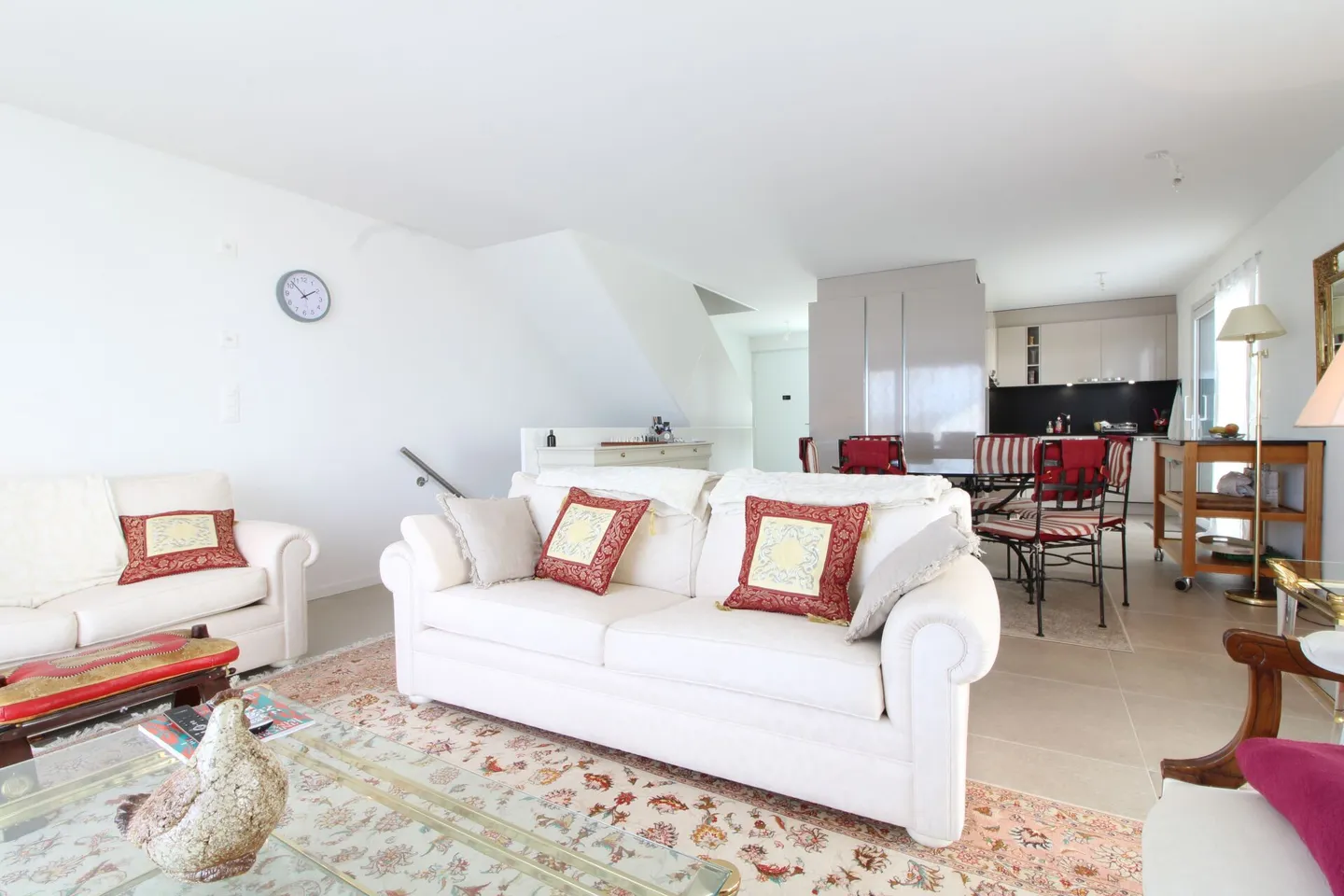 Bella villa bifamiliare di 140 m², distribuita in due appartamenti - Foto 4 di 16