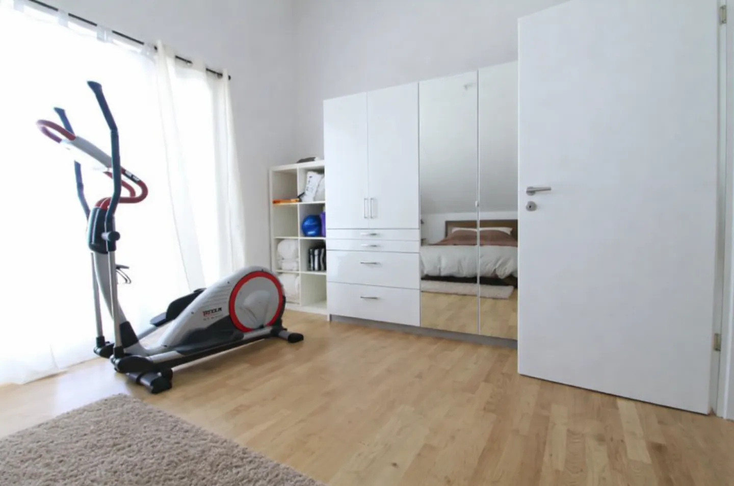 Bella villa bifamiliare di 140 m², distribuita in due appartamenti - Foto 10 di 16